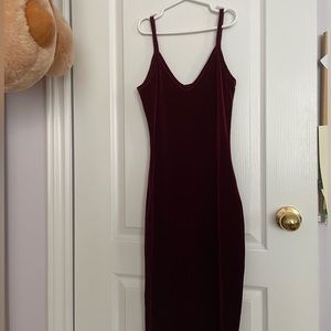 Fashion Nova, maroon midi velvet dress. will fit XXS-XS.
